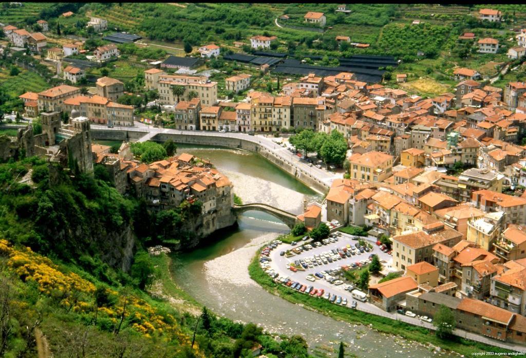 B&B Il Libro Verde Dolceacqua Exterior photo